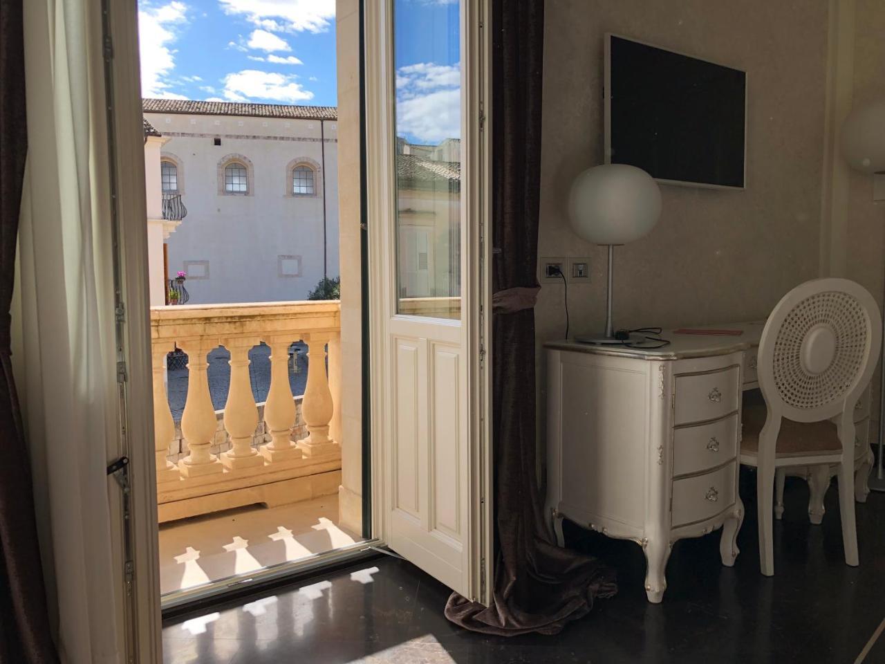 Palazzo Favacchio - Patane Hotel Scicli Bagian luar foto